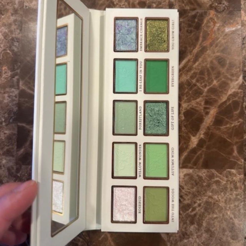 PLouise You Give Me Butterflies Eyeshadow Palette